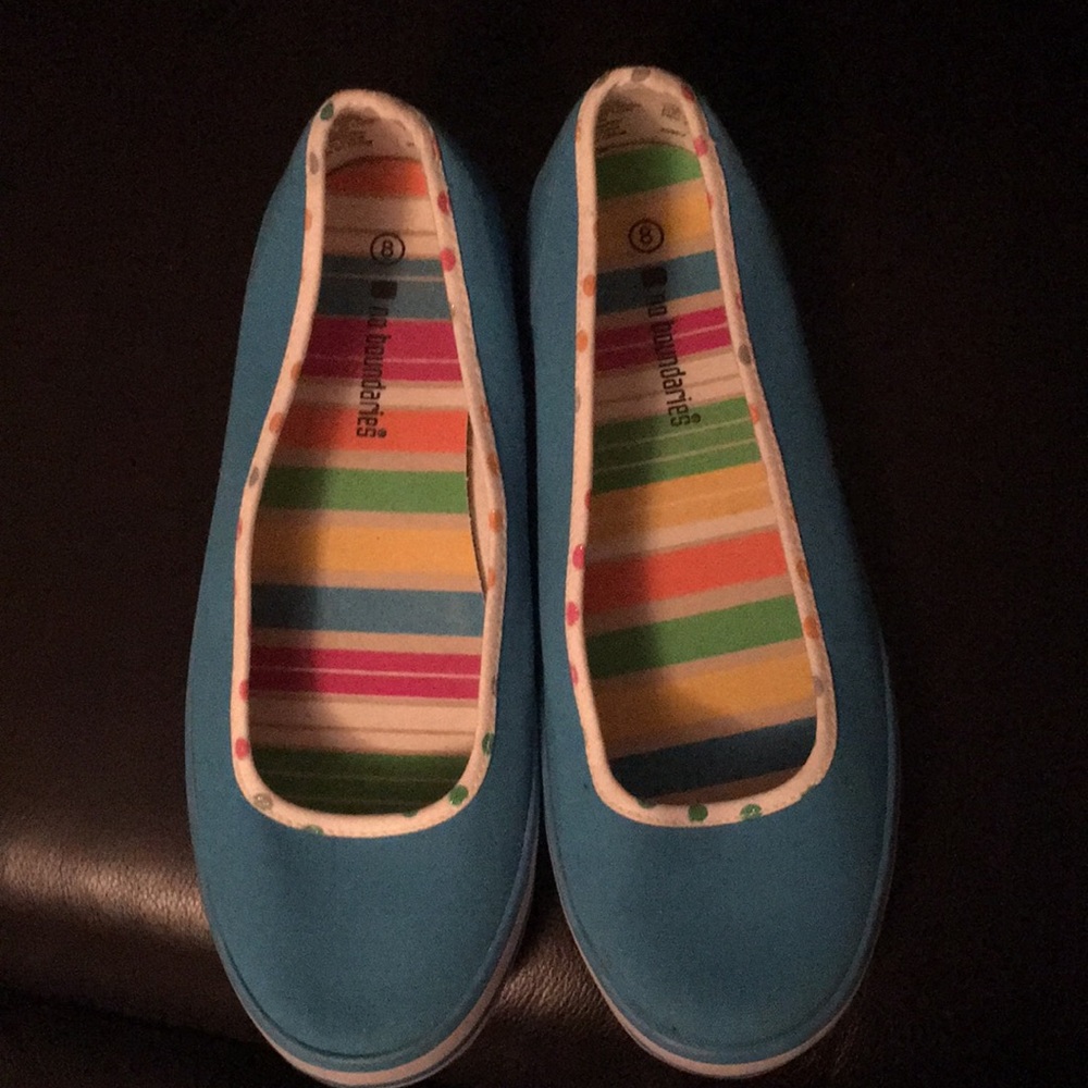 Shoes - Picture 6 of 8